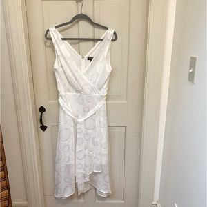 Sz 12 DKNY Womens White Sleeveless V Neck Tea-Length Formal Wrap Dress